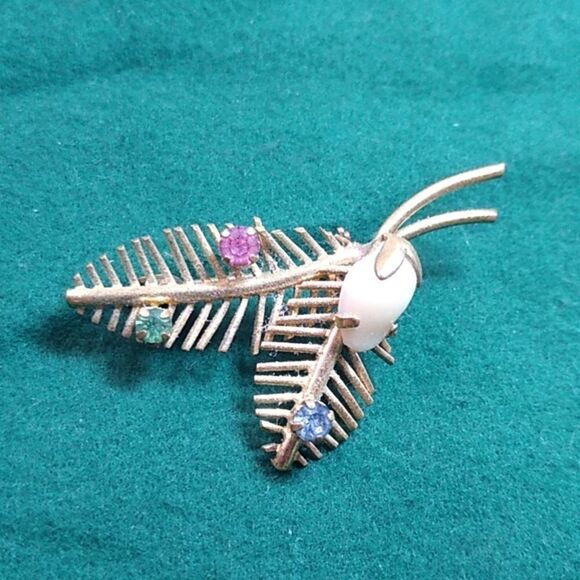 Antique Baby Pearl Tooth Gold Tone Metal Leaf Brooch with Multicolor Gems - Picture 2 of 5